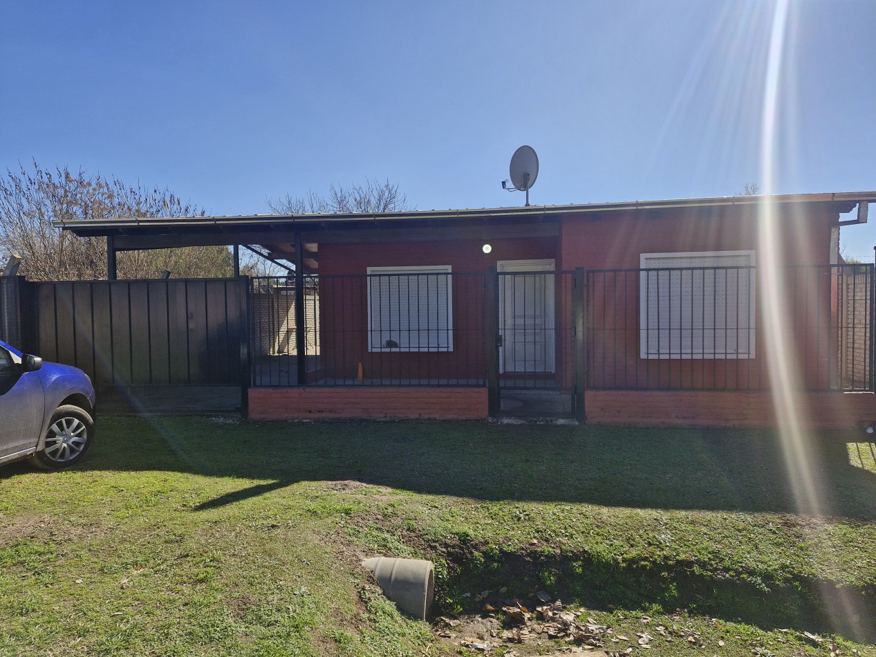 CASA CON TERRENO Y PILETA - PUEBLO ESTHER