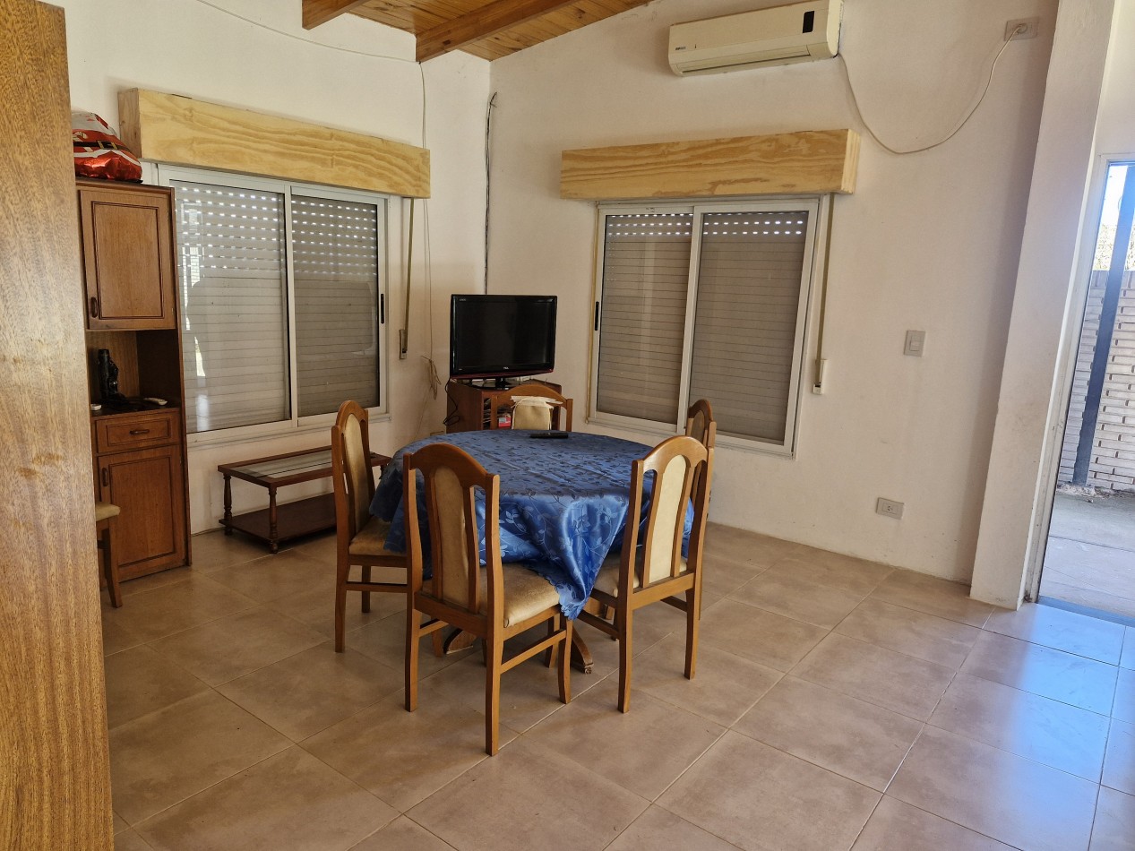 CASA CON TERRENO Y PILETA - PUEBLO ESTHER