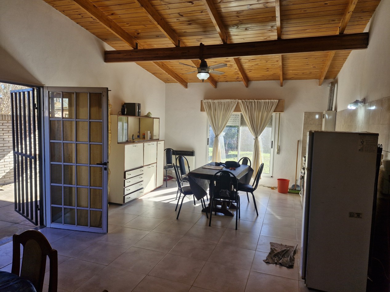CASA CON TERRENO Y PILETA - PUEBLO ESTHER