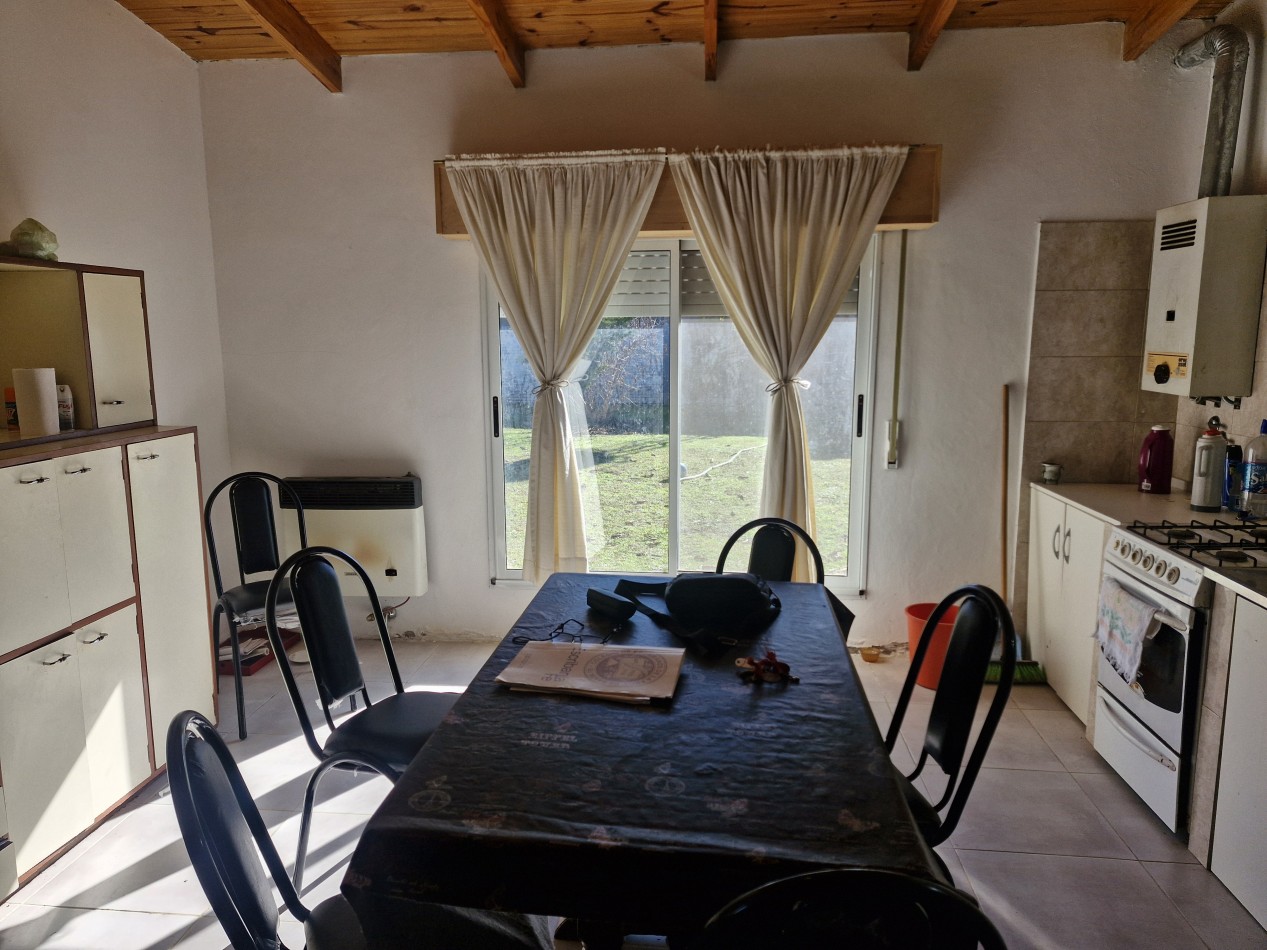 CASA CON TERRENO Y PILETA - PUEBLO ESTHER