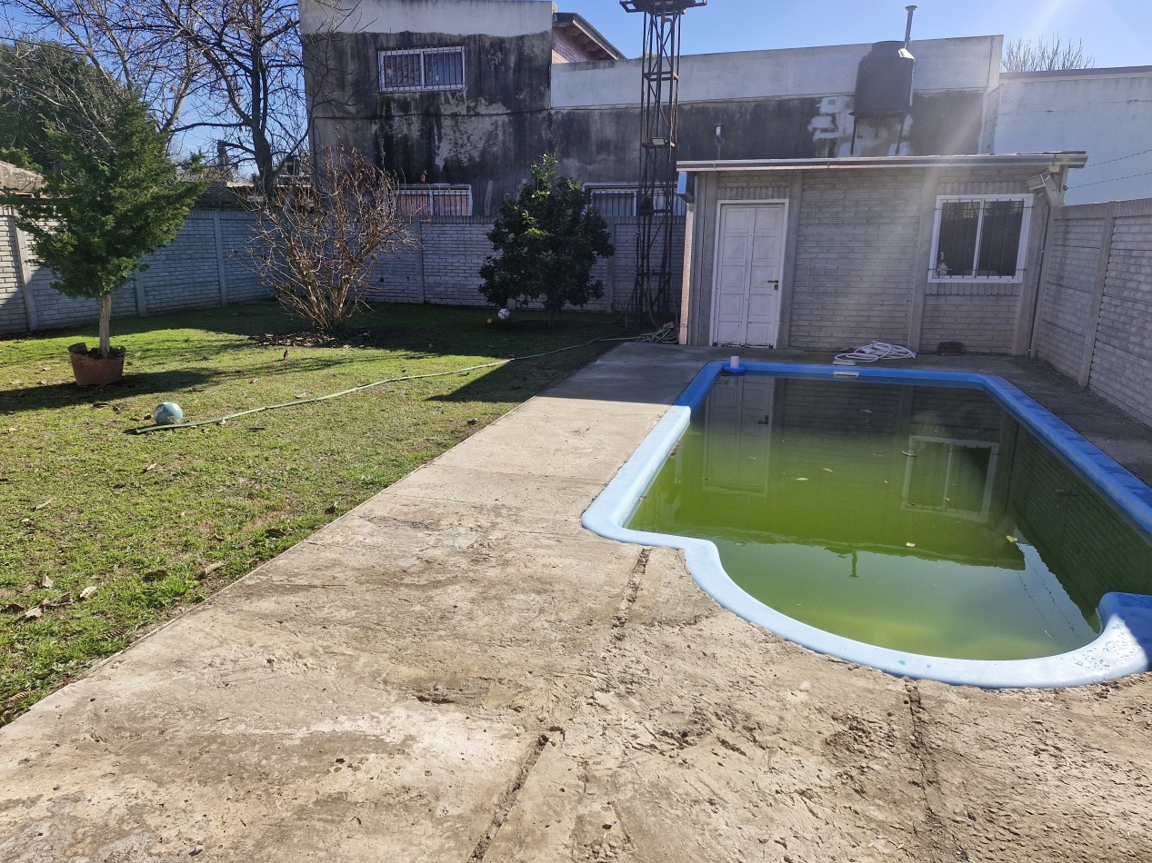 CASA CON TERRENO Y PILETA - PUEBLO ESTHER
