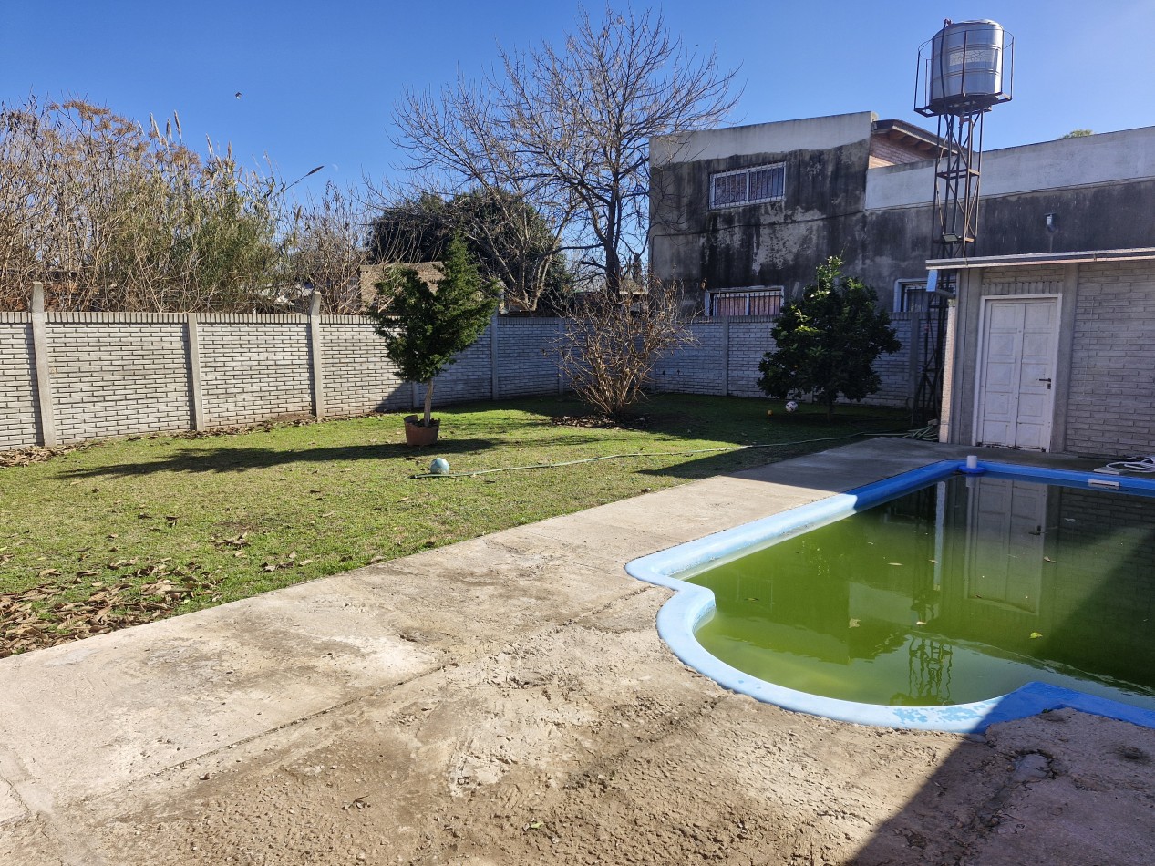 CASA CON TERRENO Y PILETA - PUEBLO ESTHER