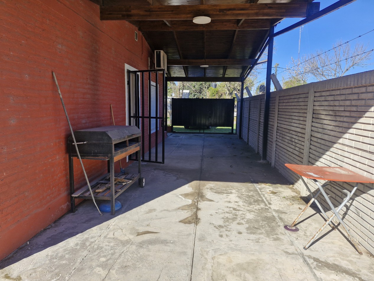 CASA CON TERRENO Y PILETA - PUEBLO ESTHER