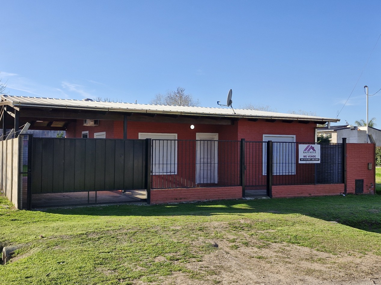 CASA CON TERRENO Y PILETA - PUEBLO ESTHER