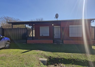 CASA CON TERRENO Y PILETA - PUEBLO ESTHER